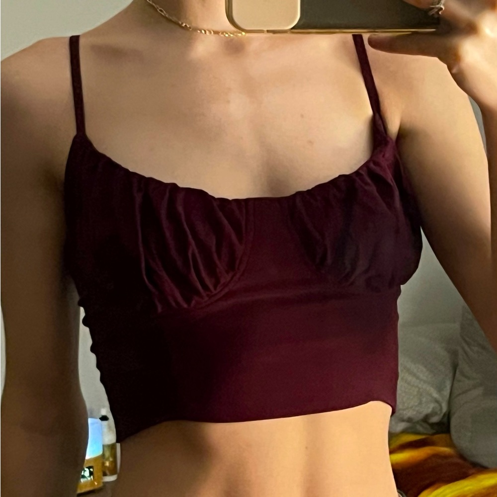 maroon crop top